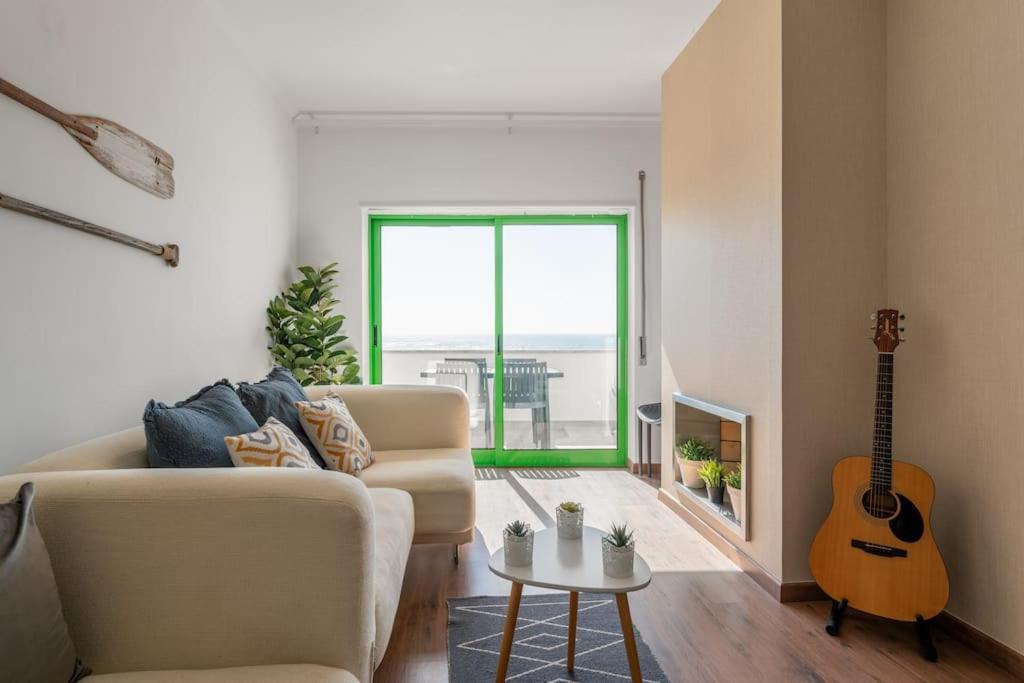 Sunset Terrace - Beachfront Apartment With Private Parking Nazaré Exteriör bild